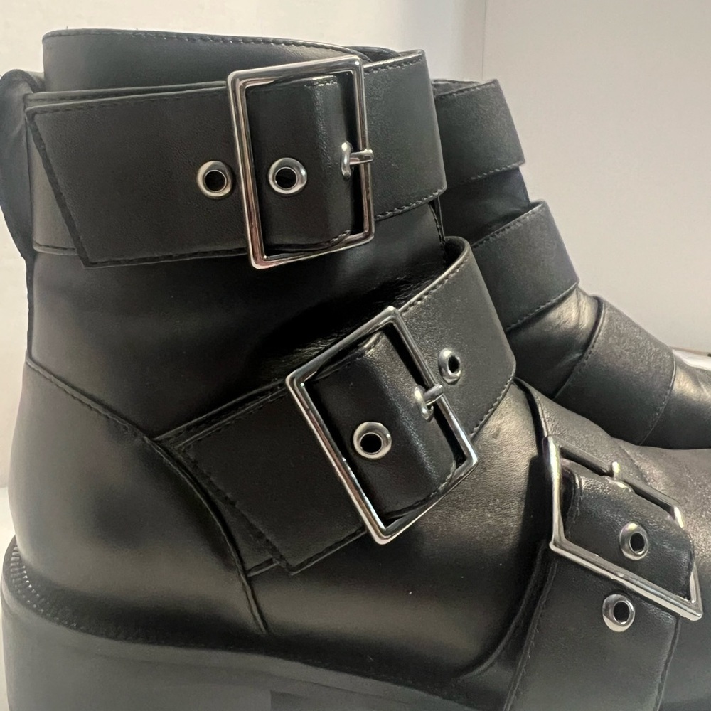 Blondo Camila Waterproof Black Leather Triple Buckle Moto Boots 9 - Picture 4 of 12